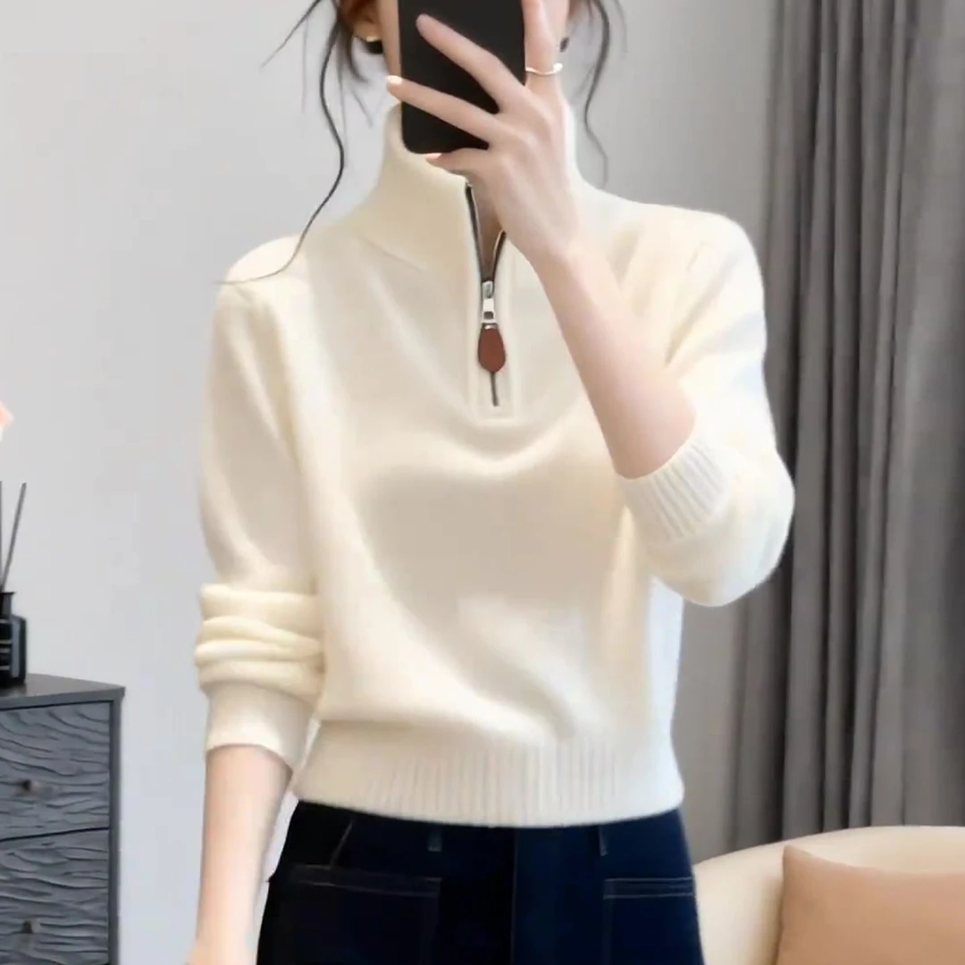 白色短款毛衣女款2025新款冬季大码显瘦时尚通勤简约立领针织上衣