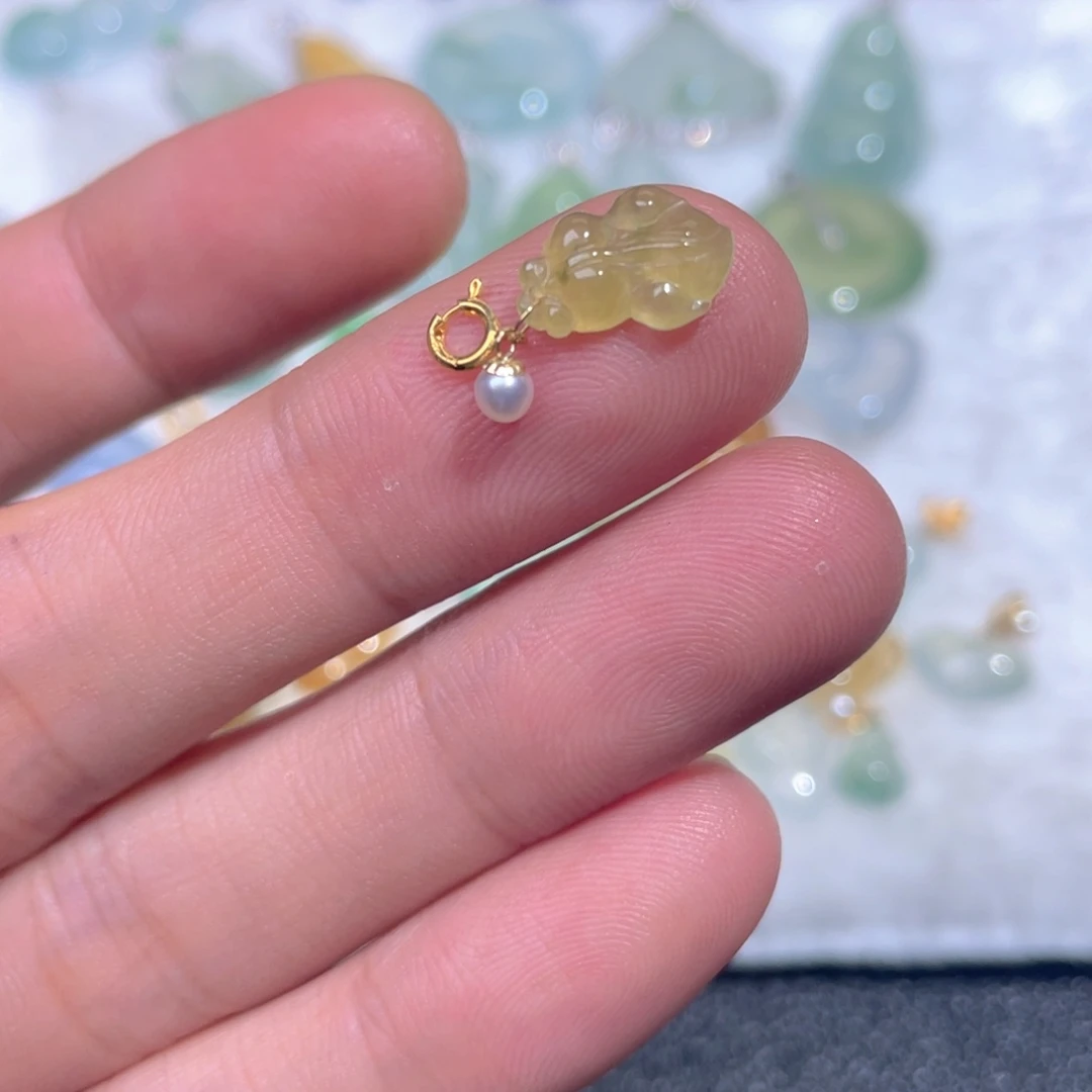 翡翠18K金镶嵌颈饰翡翠