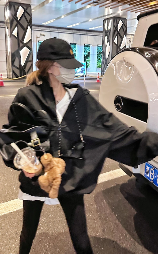 杨十七 幂式冲锋衣 笔记中入镜的冲锋衣/时髦 随性运动外套