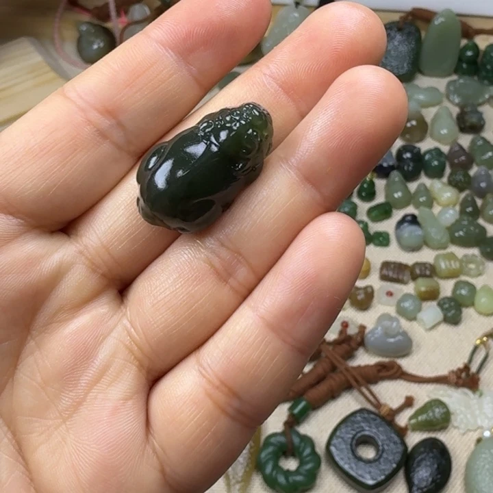 和田玉未镶嵌挂件