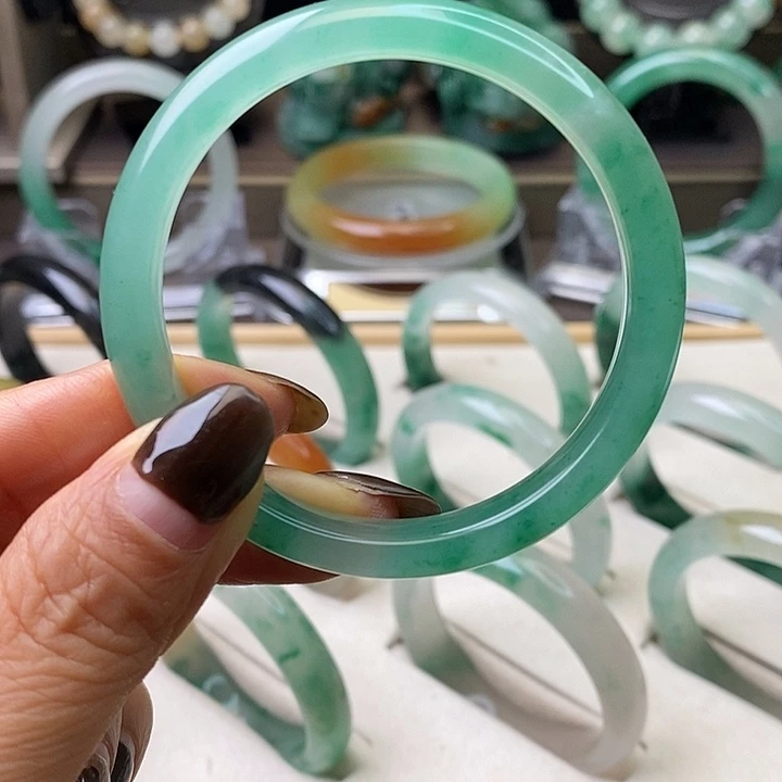 石英质玉（非洲翠）未镶嵌手镯