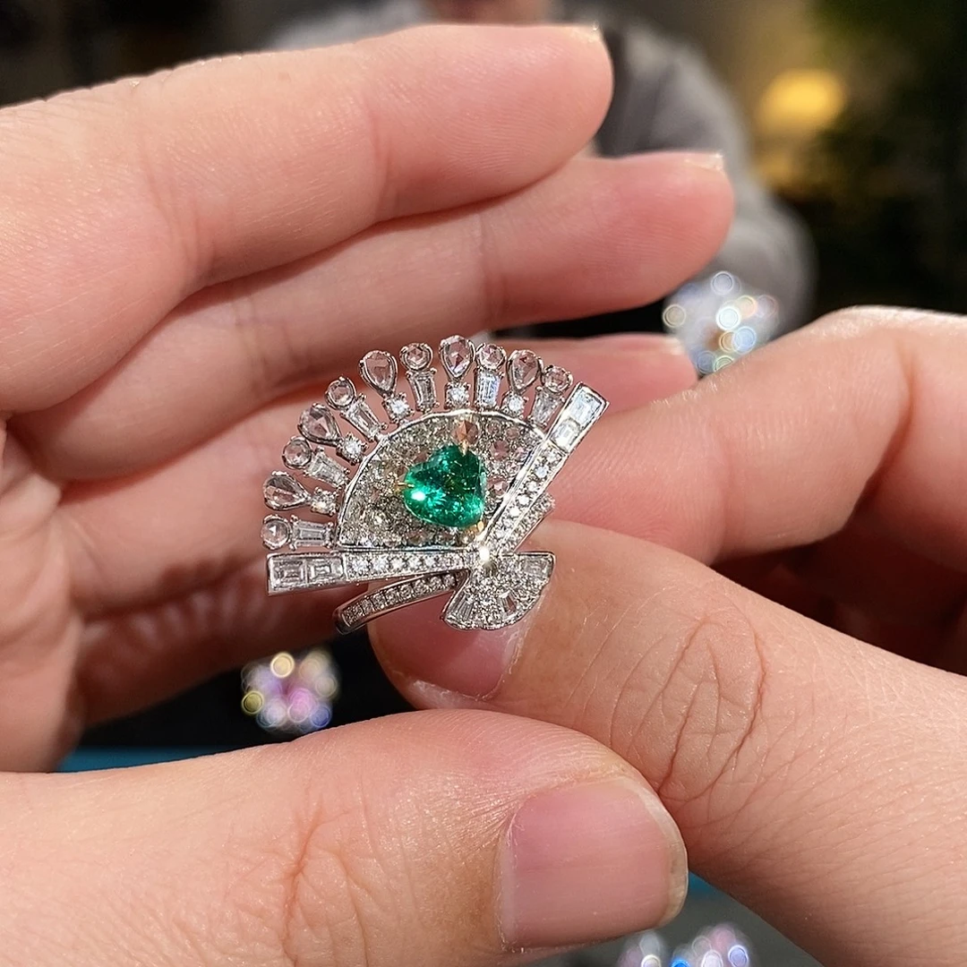 祖母绿戒指18K金镶嵌