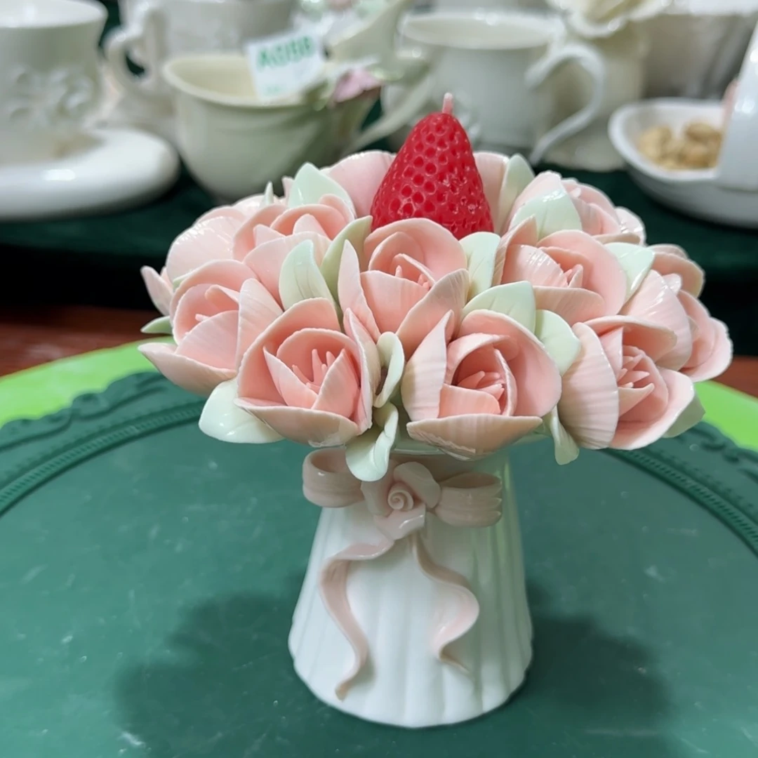 瓷片郁金香烛台摆件