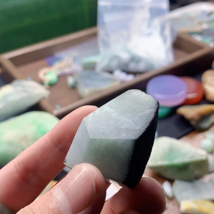 颈饰未镶嵌翡翠材料