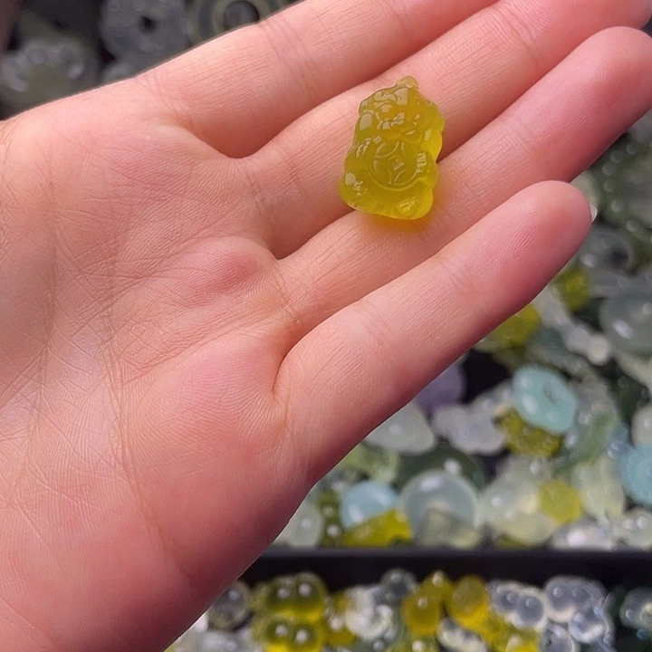 蛇纹石玉合金颈饰吞金兽