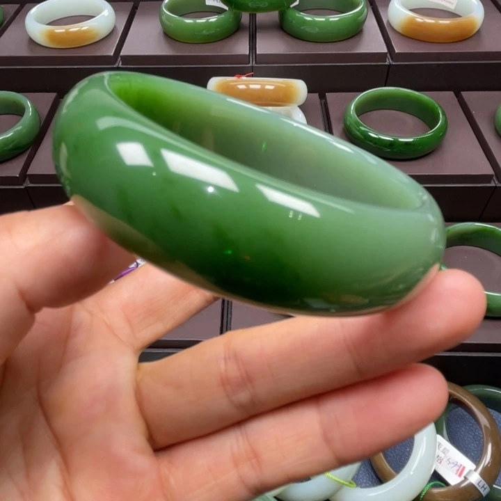 和田玉未镶嵌手镯