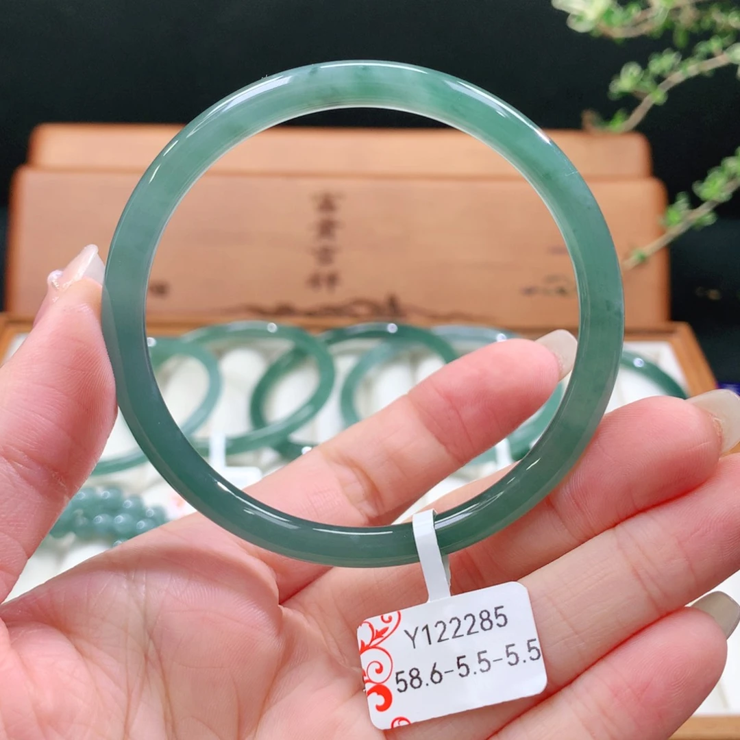 翡翠手镯未镶嵌天然