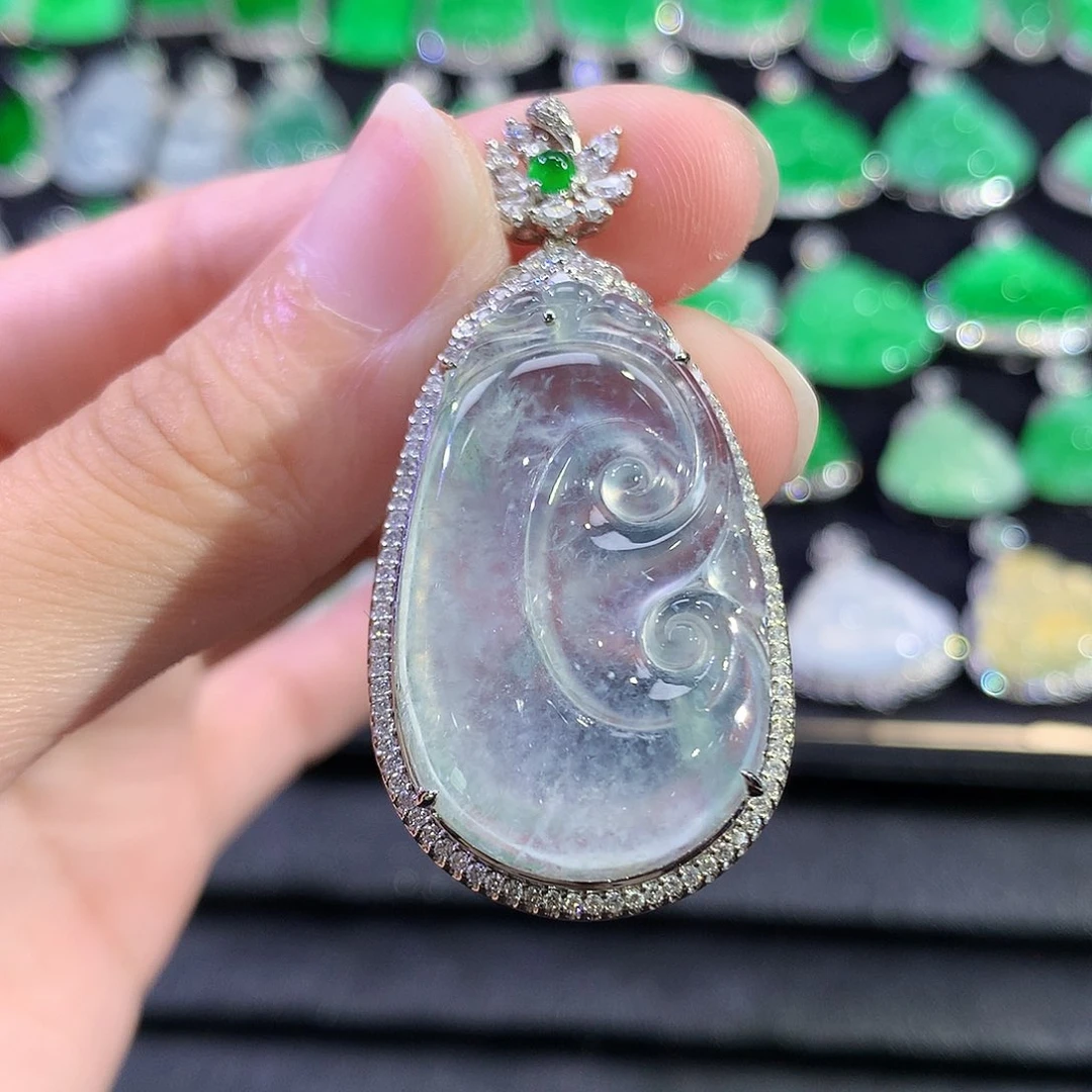 翡翠18K金镶嵌吊坠(赠链)