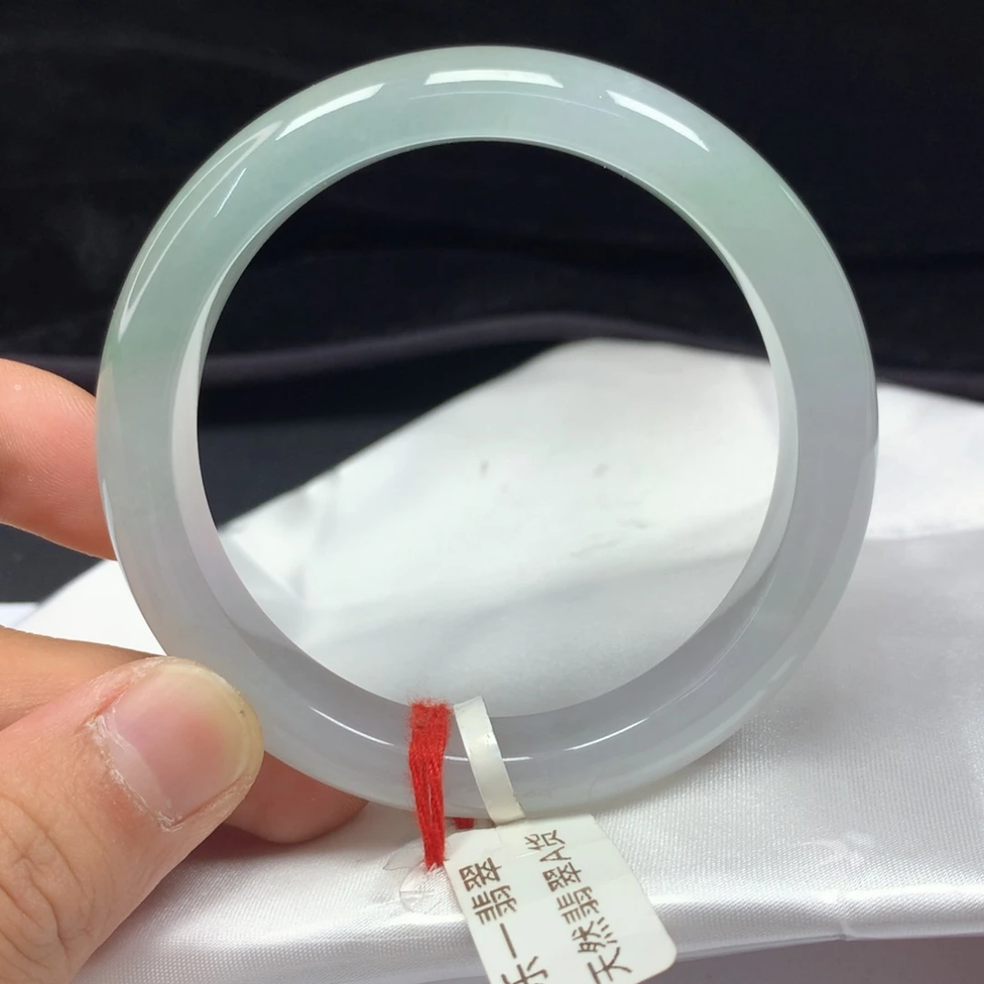 翡翠手镯（圆镯）未镶嵌56.1