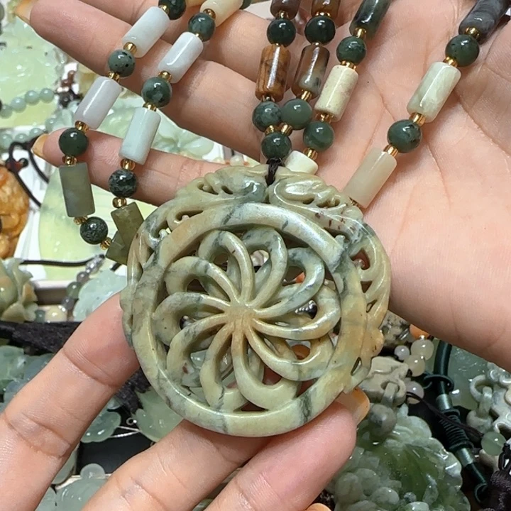 蛇纹石玉未镶嵌吊坠