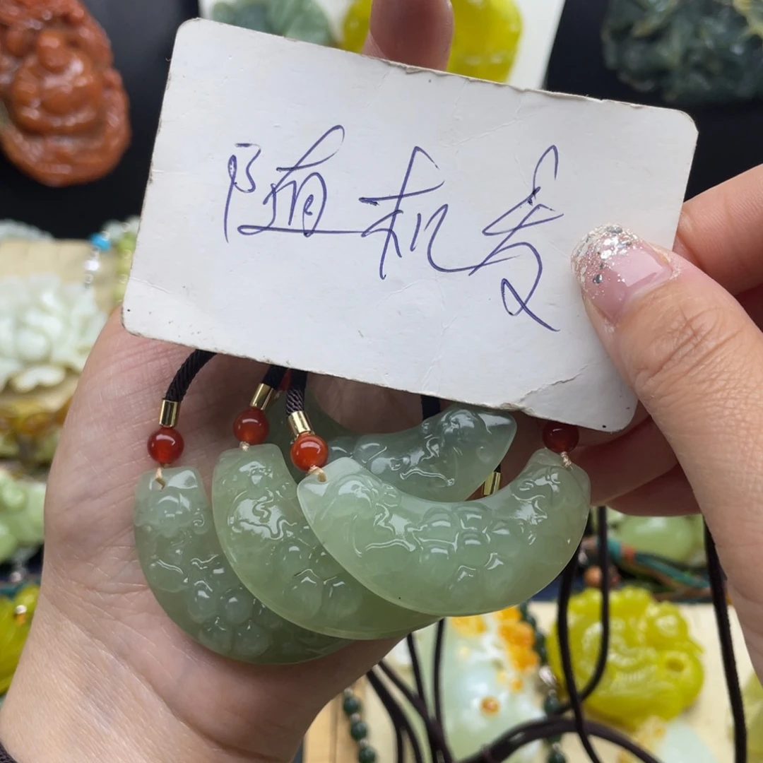 蛇纹石玉未镶嵌颈饰