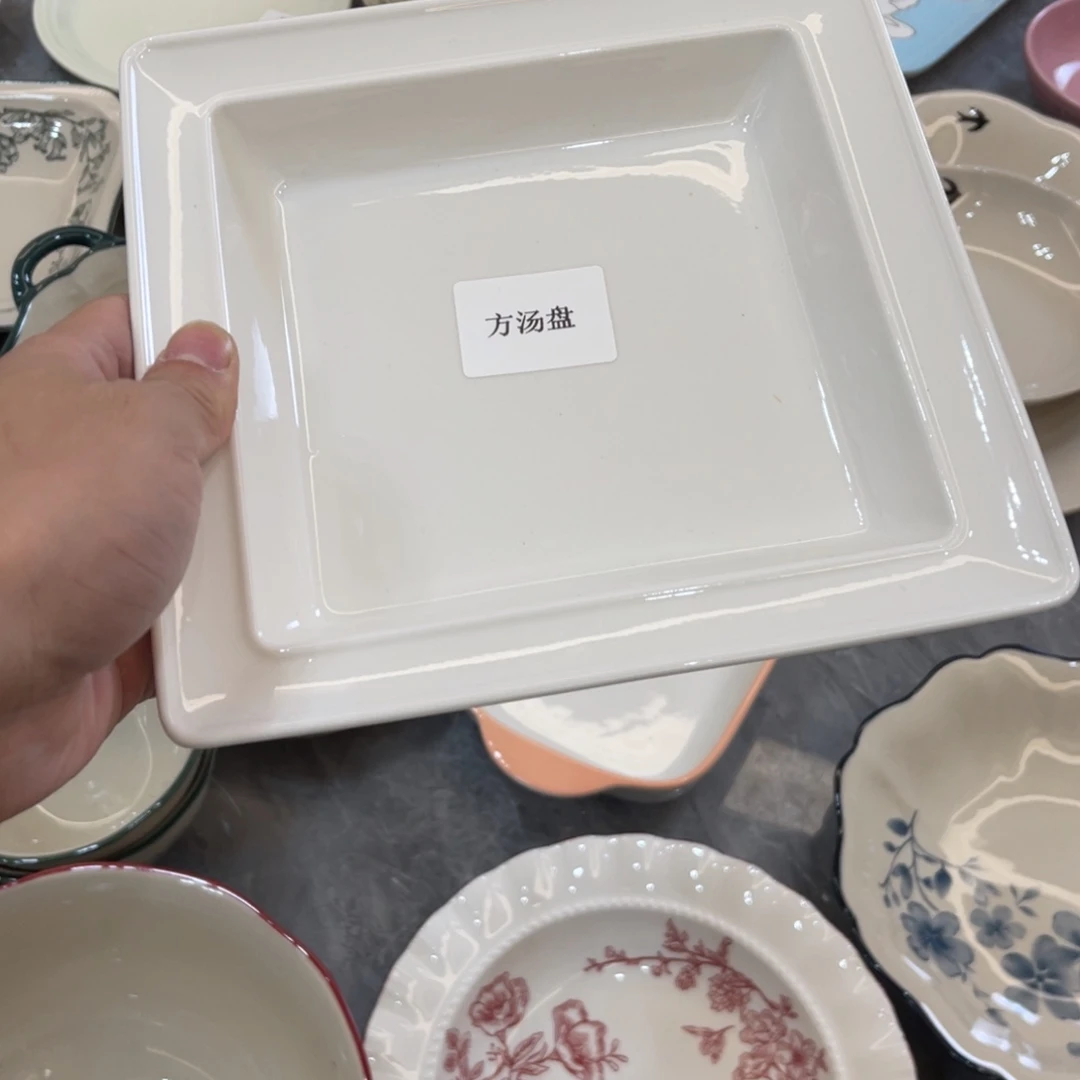 陶瓷微瑕餐具介意勿拍，满18飞！