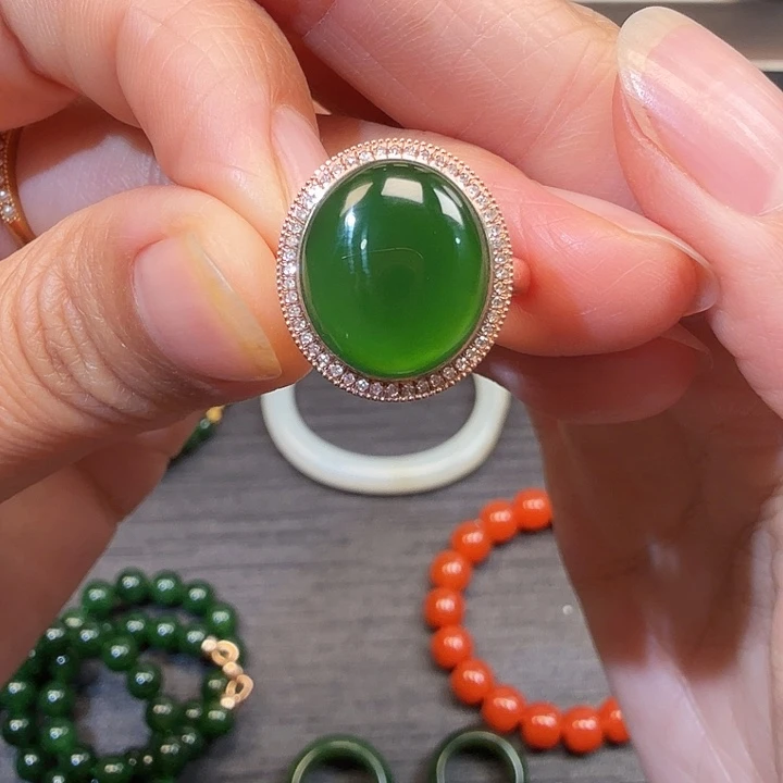 和田玉（碧玉）18K金镶嵌戒指俄碧 冰阳绿