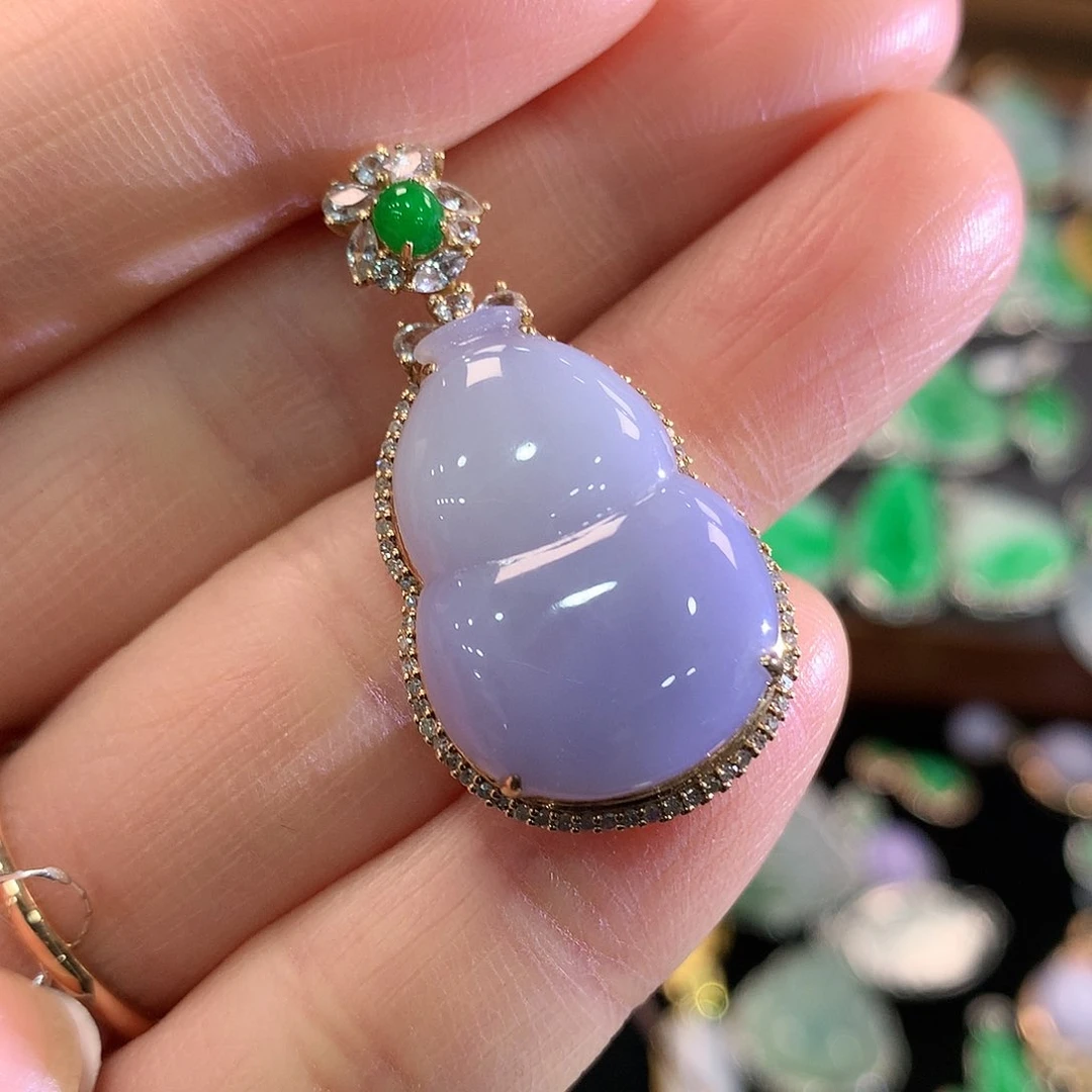 翡翠颈饰18K金镶嵌迷*白葫芦