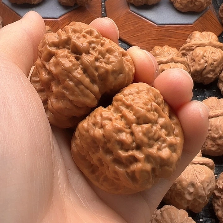 文玩核桃把件暴***牛边41左右