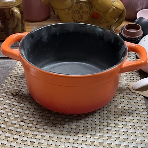 微瑕，明火，口径20高10，无盖，2L