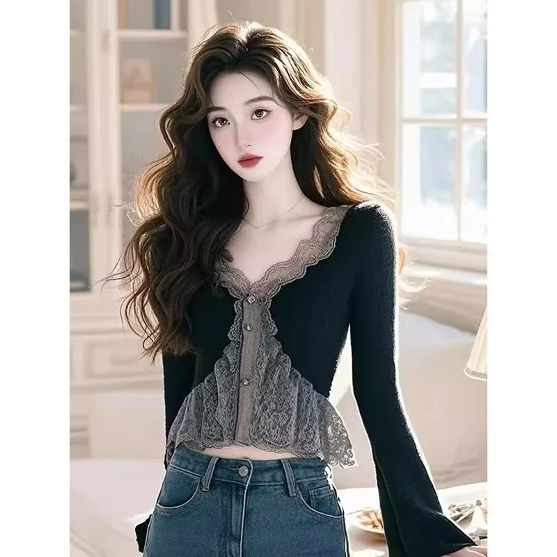 蕾丝拼接V领T恤打底衫女春季韩系高级感小众独特超好看短款上衣