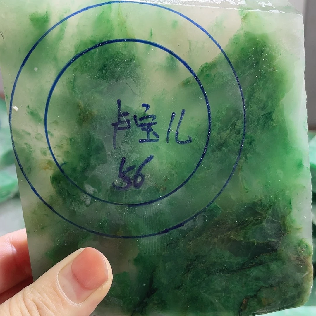 卢***儿定制石英质玉（非洲翠）板材