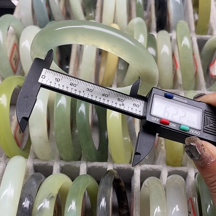 蛇纹石玉未镶嵌手镯30