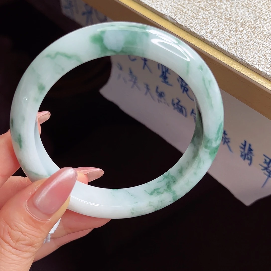 翡翠未镶嵌手镯手镯