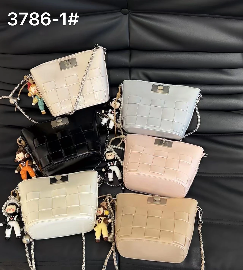 柠柠精选  爱贝儿编织纯色斜挎包水桶包轻奢优雅风女士单肩斜挎包