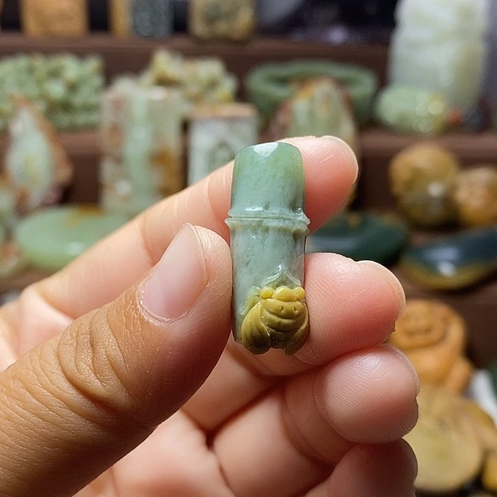 颈饰未镶嵌岫岩河磨玉（透闪石质玉）