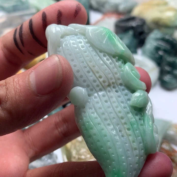 翡翠未镶嵌颈饰保真天然a货翡翠