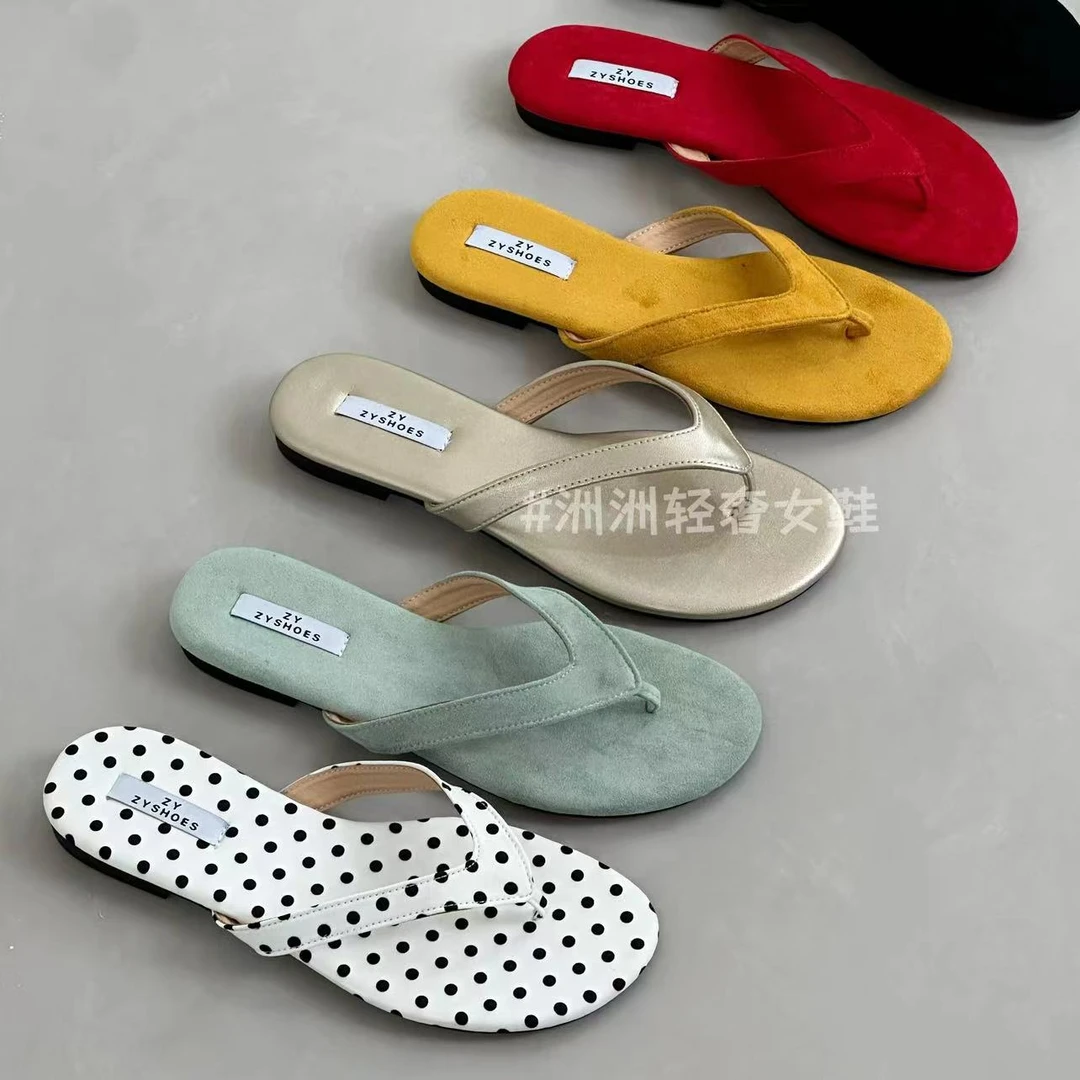 韩版小众波点平底淑女拖鞋女夏外穿2025新款休闲夹趾度假沙滩凉拖