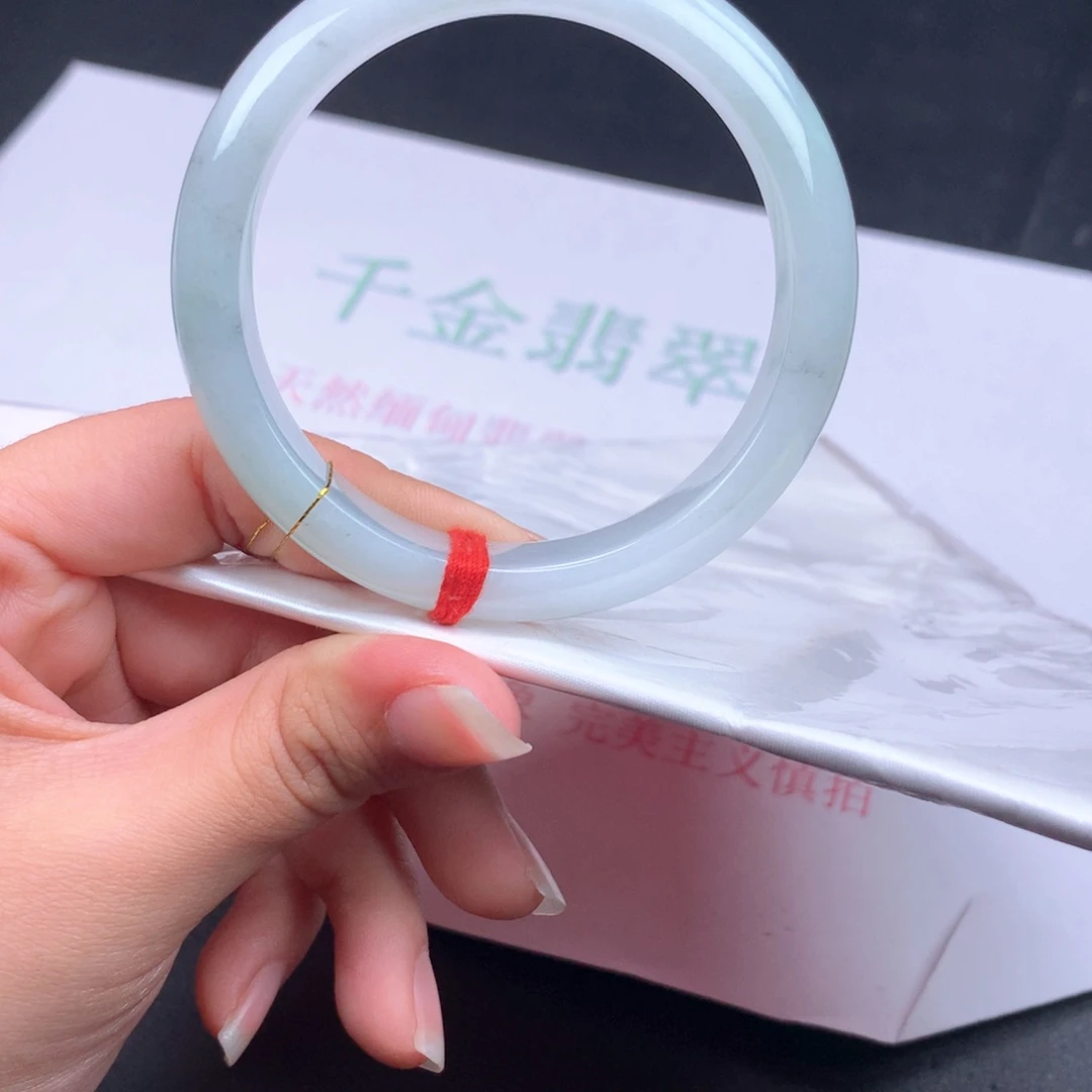 翡翠手镯未镶嵌翡翠手镯