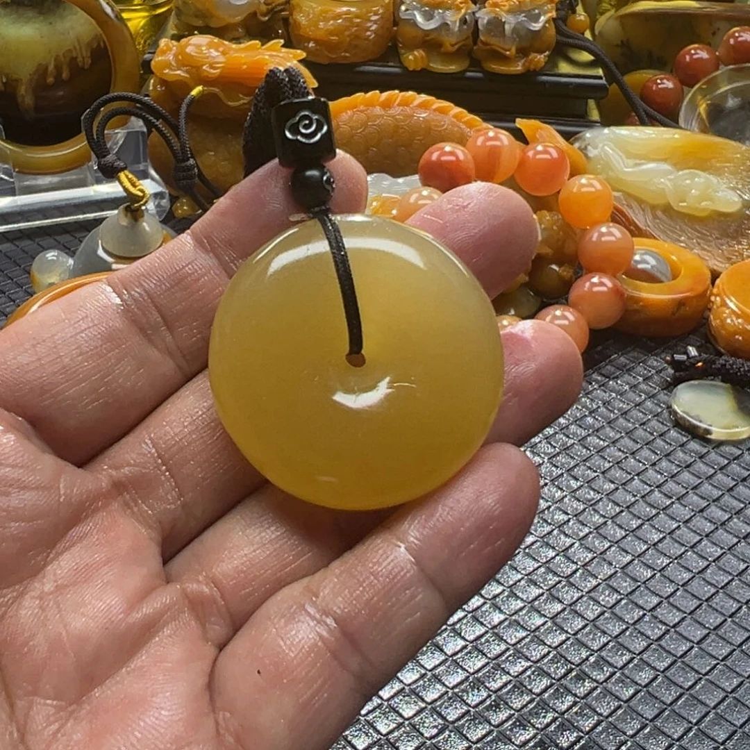 石英质玉未镶嵌颈饰