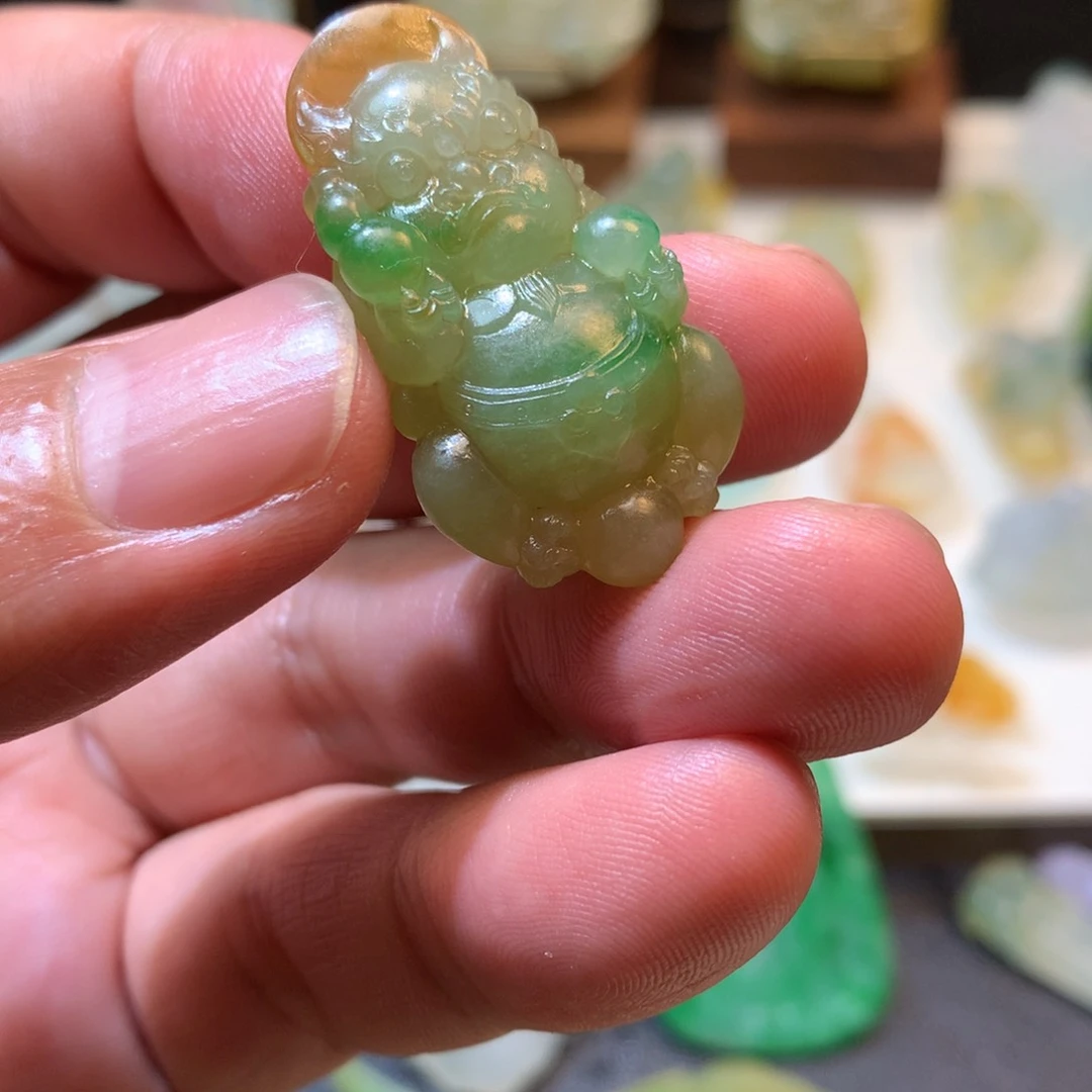 王***在定制翡翠未镶嵌翡翠