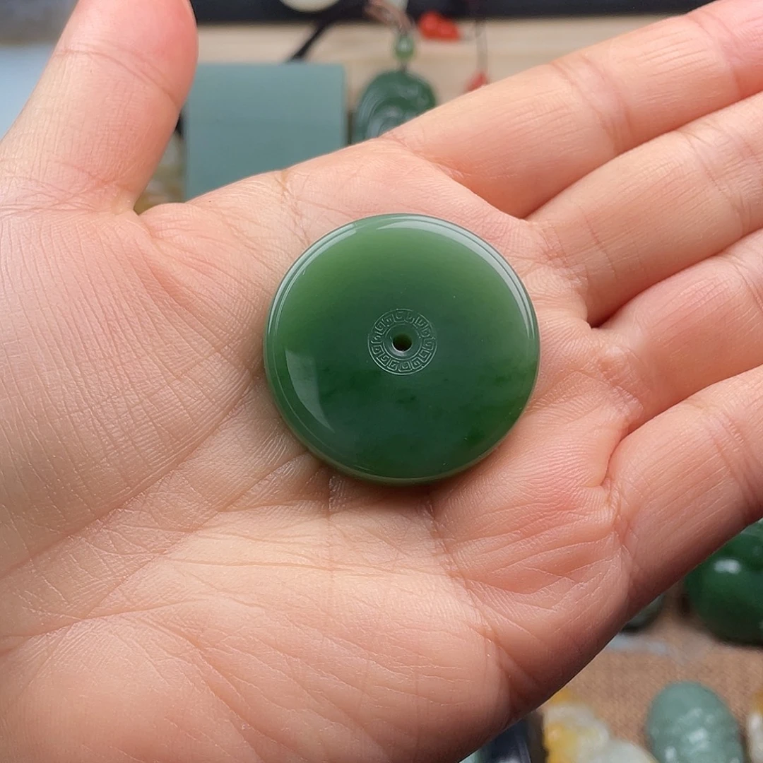 给***塞和田玉（碧玉）未镶嵌颈饰