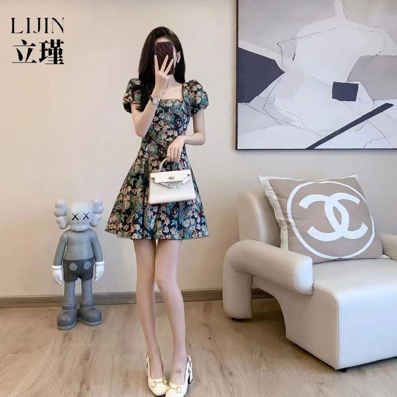 2025夏季新款法式复古气质小香风收腰感泡泡袖碎花显瘦连衣裙