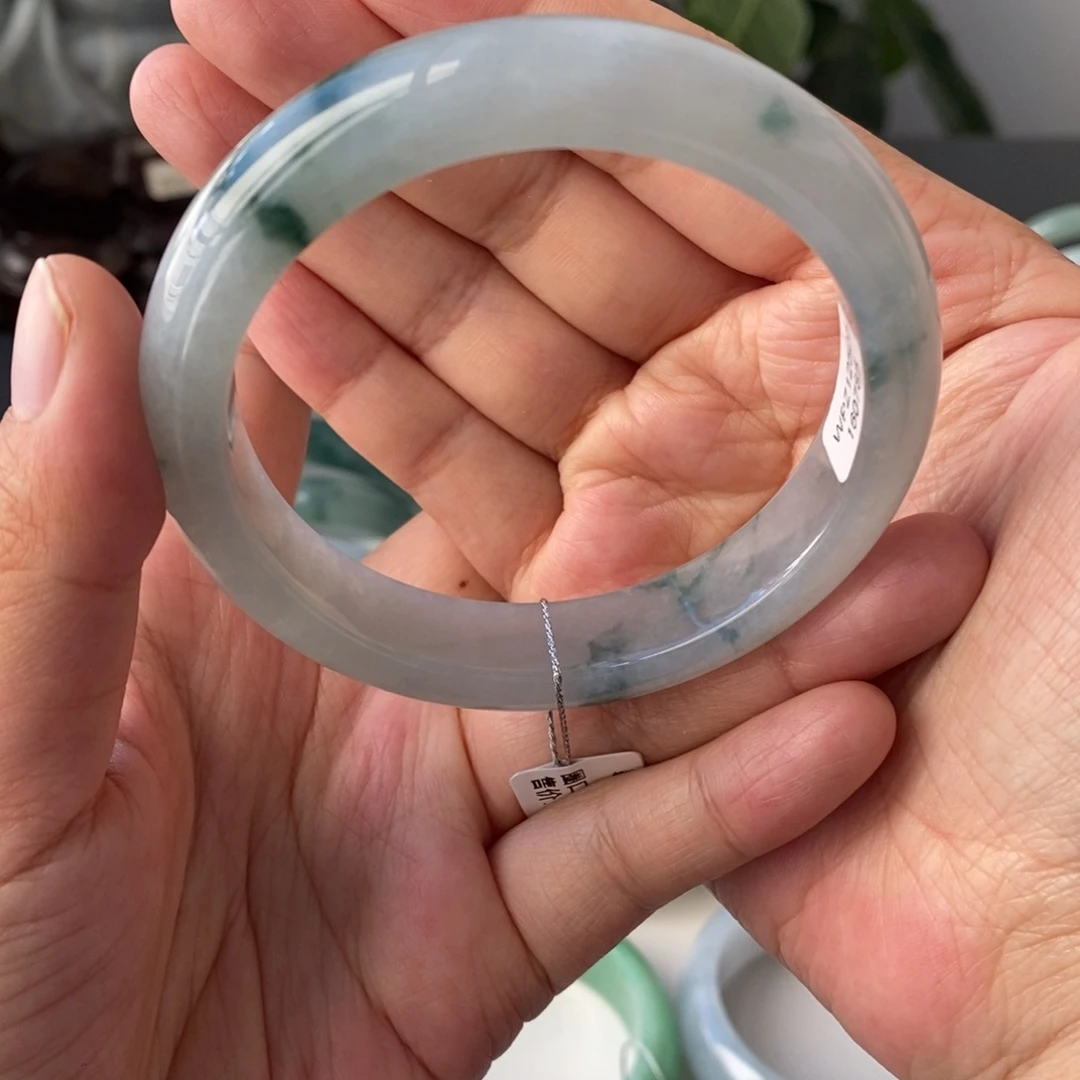 翡翠手镯未镶嵌天然