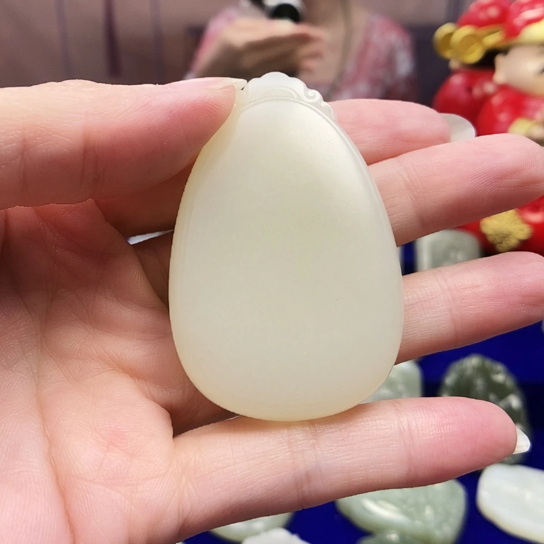 颈饰未镶嵌和田玉狂*兔