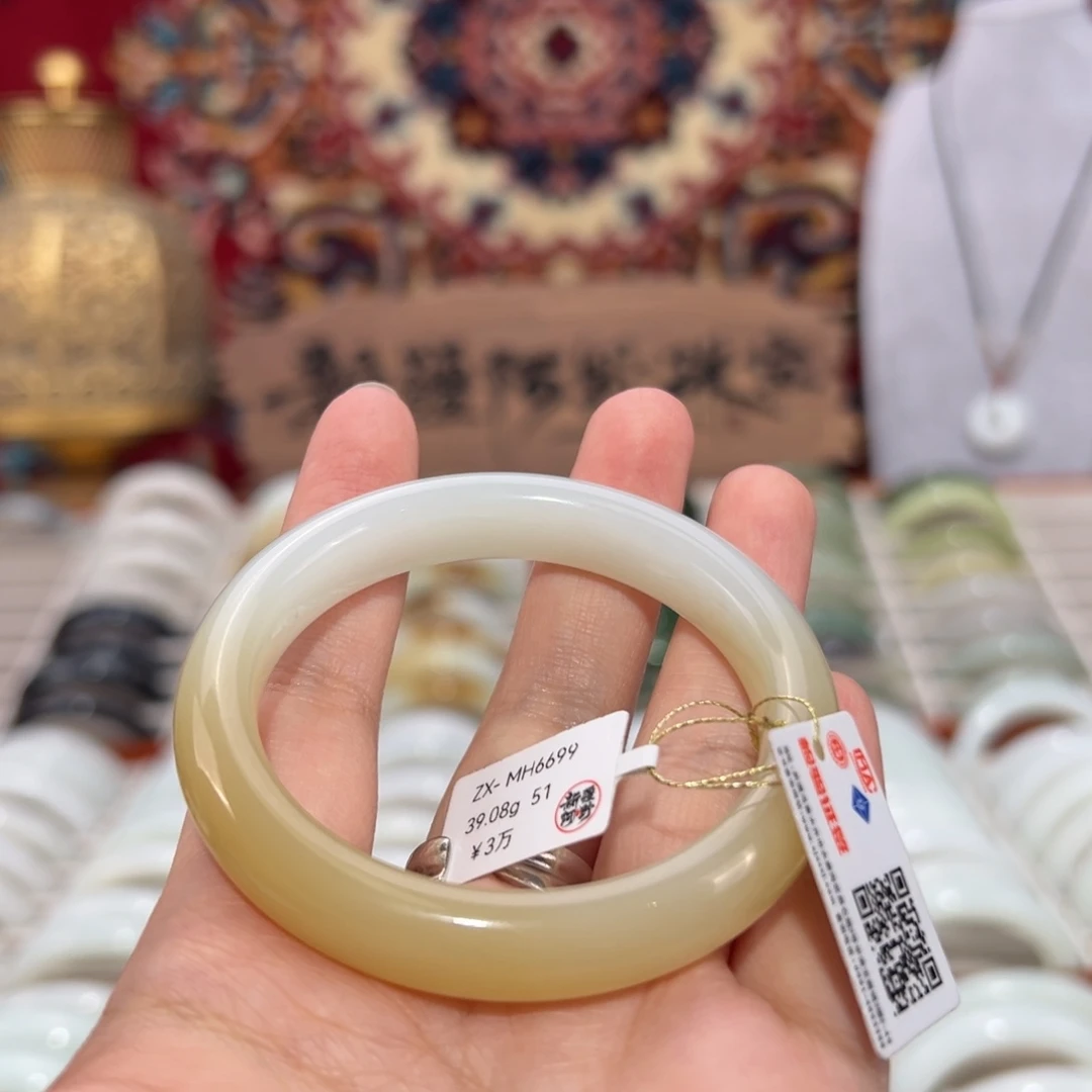 和田玉未镶嵌手镯