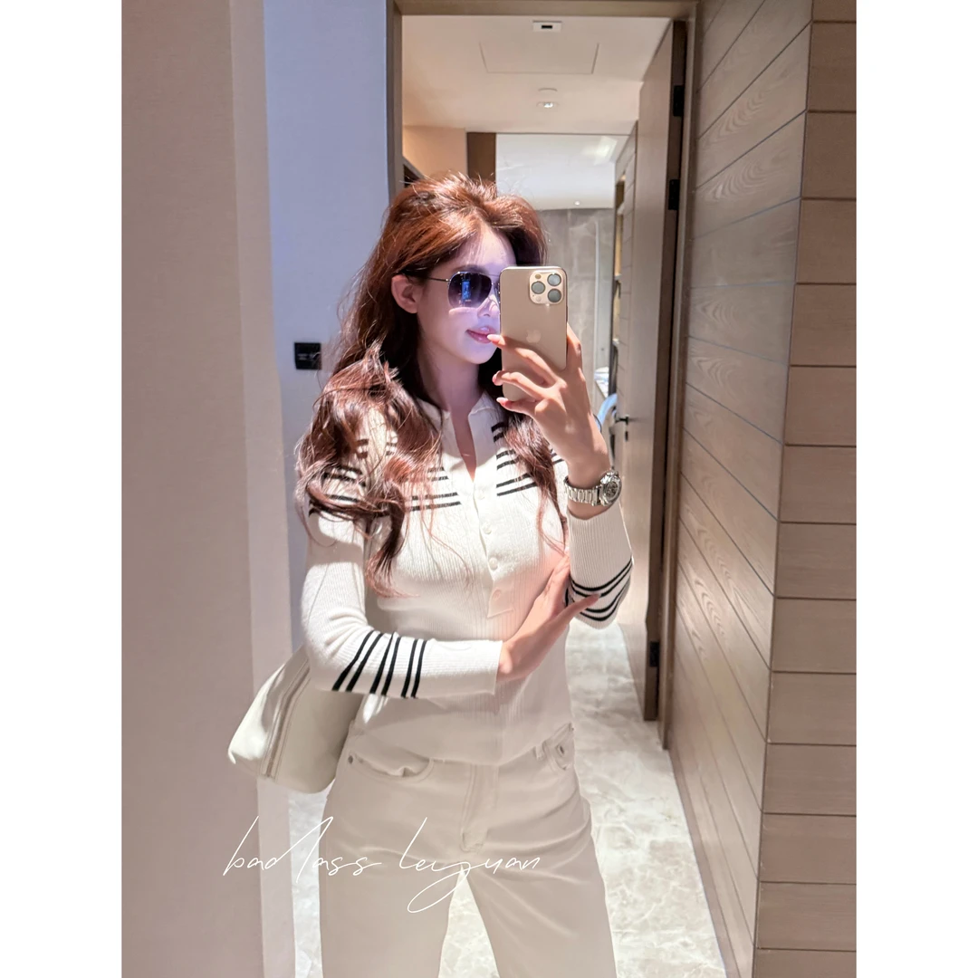 翻领条纹撞色高级感修身V领针织衫女春季设计感收腰显瘦精致上衣