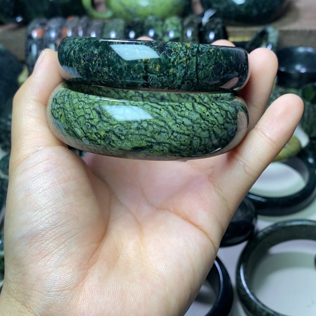 宸***妈蛇纹石玉未镶嵌颈饰