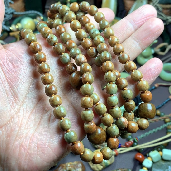 吊坠(赠链)未镶嵌岫岩河磨玉（透闪石质玉）