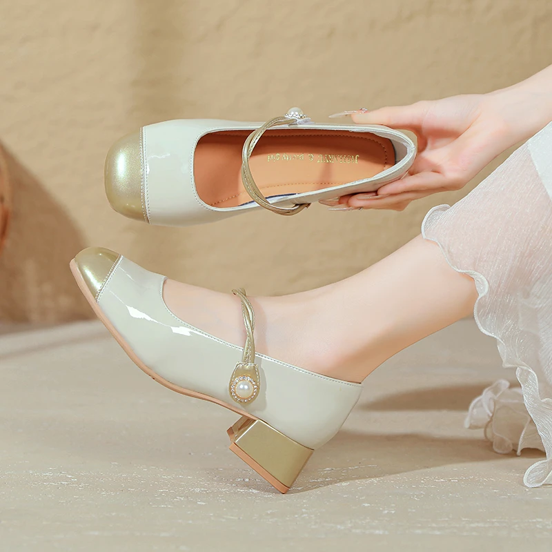 加肥加宽大码女鞋春季新款轻奢漆皮拼接麻花一字带钉珠玛丽珍单鞋