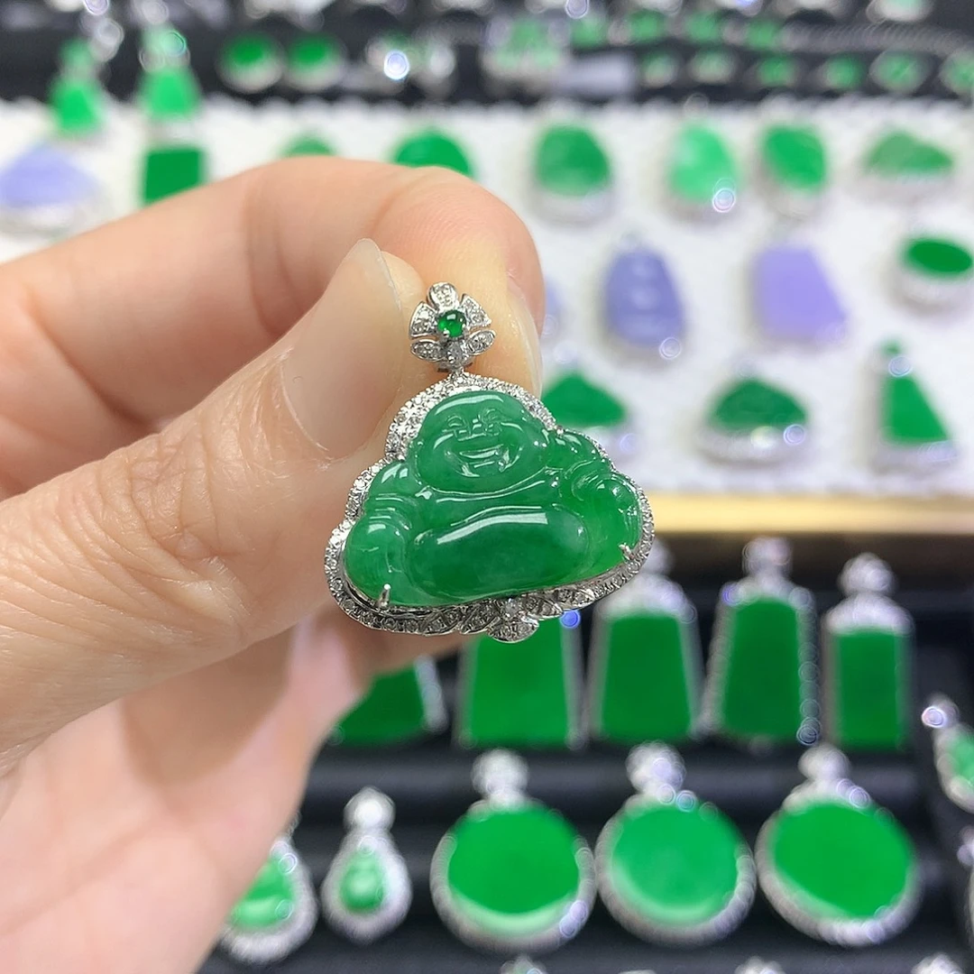 颈饰18K金镶嵌翡翠吊坠