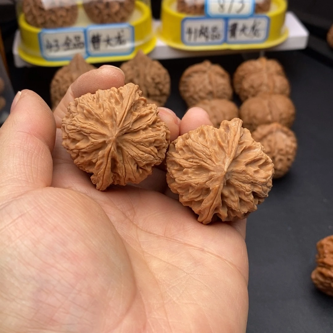 是***巴文玩核桃把件苹果园