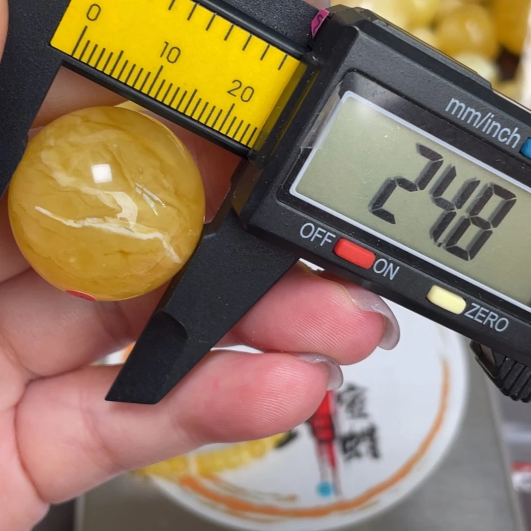 未镶嵌琥珀裸石微瑕20