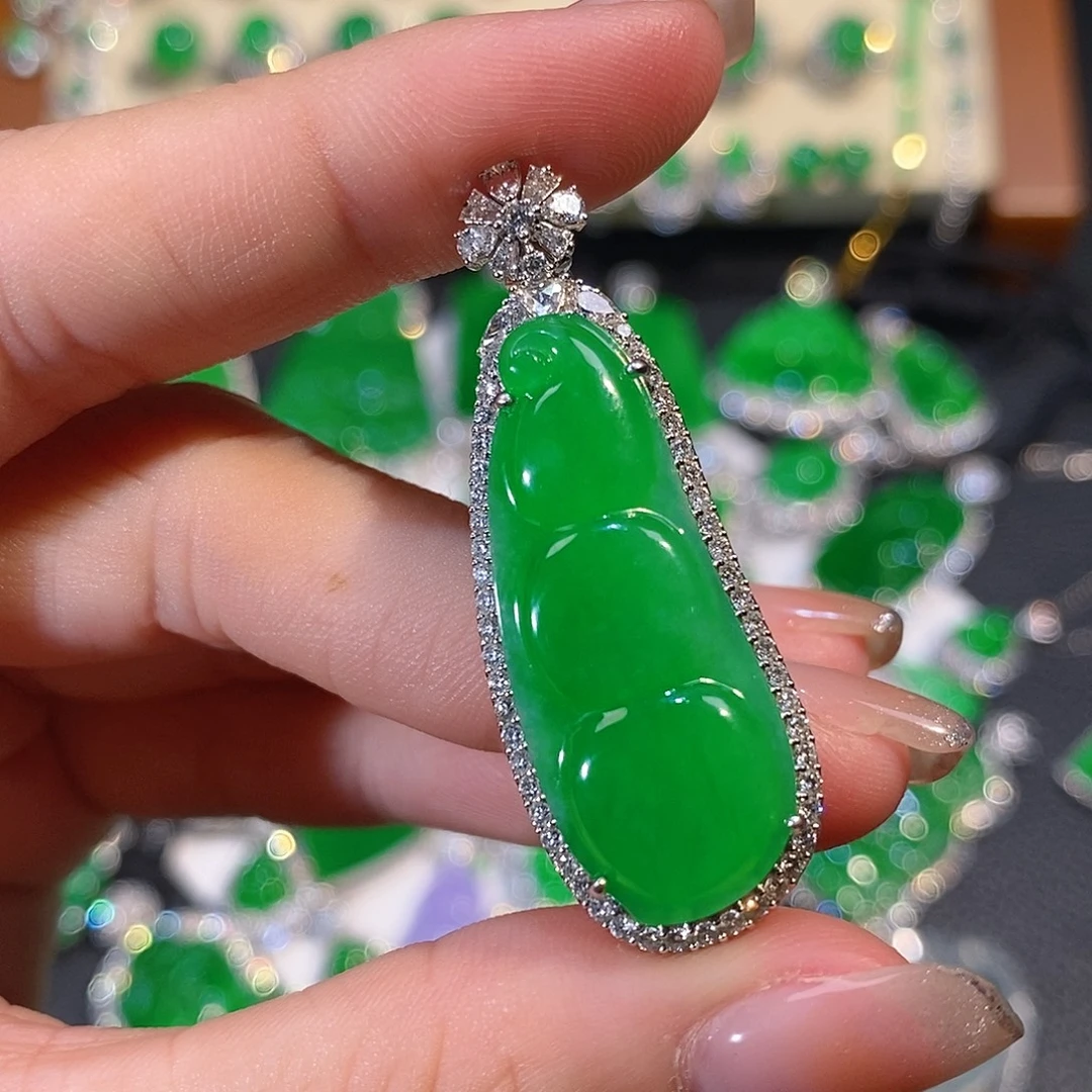 翡翠18K金镶嵌颈饰