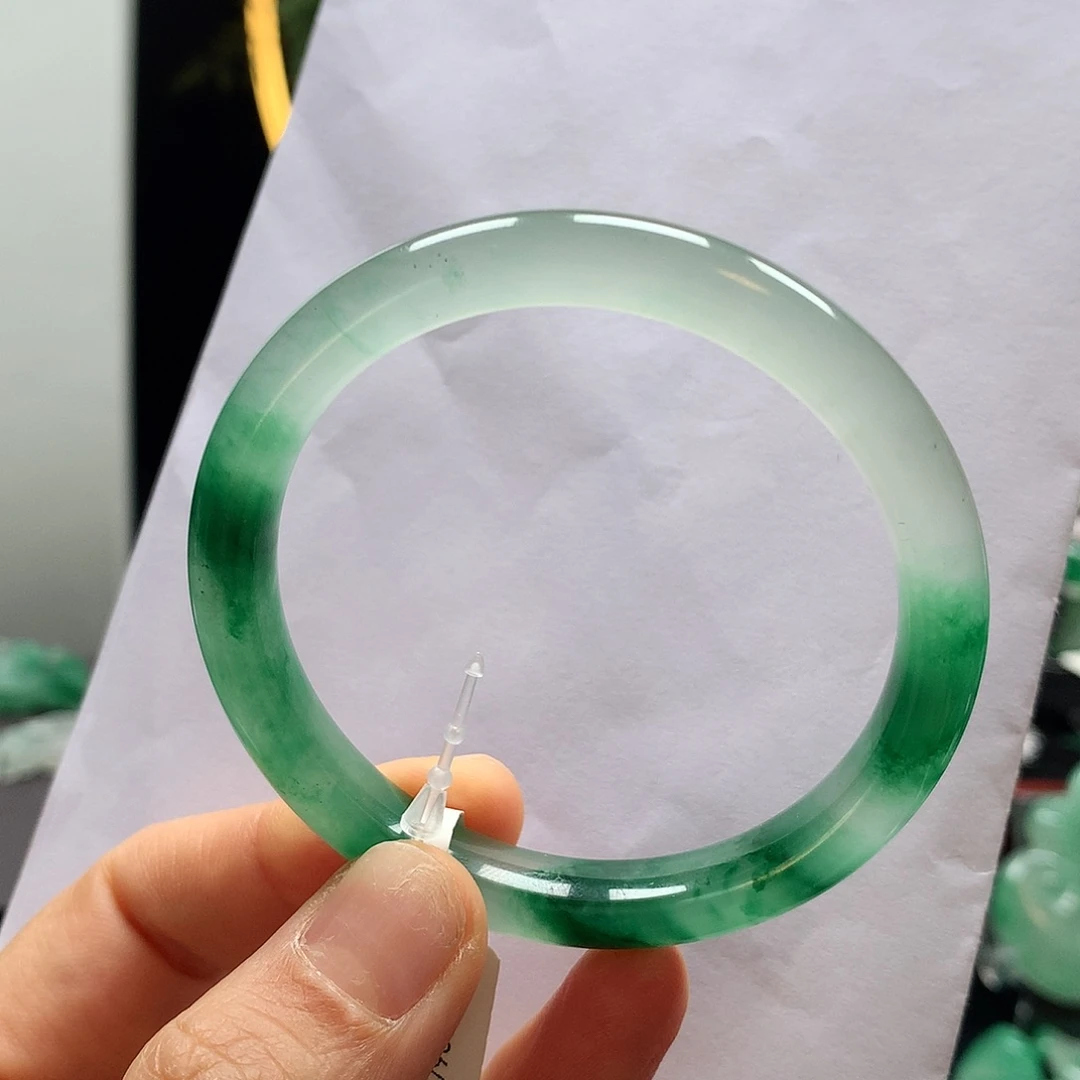 石英质玉手镯未镶嵌红*泥