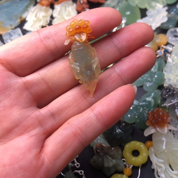 平***福蛇纹石玉未镶嵌耳坠