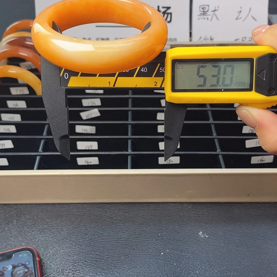 未镶嵌石英质玉（黄龙玉）手镯126号