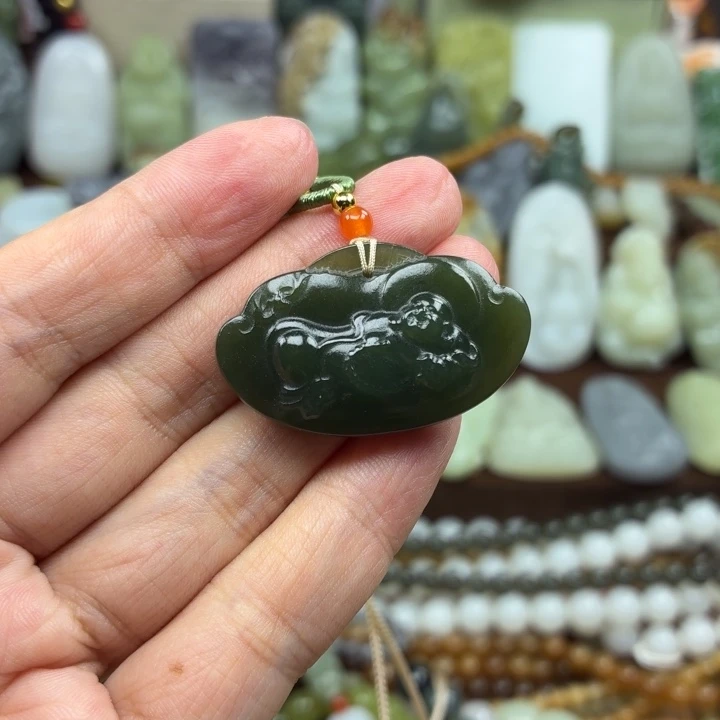 和田玉未镶嵌颈饰