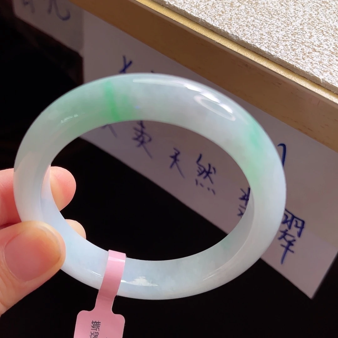翡翠手镯未镶嵌手镯
