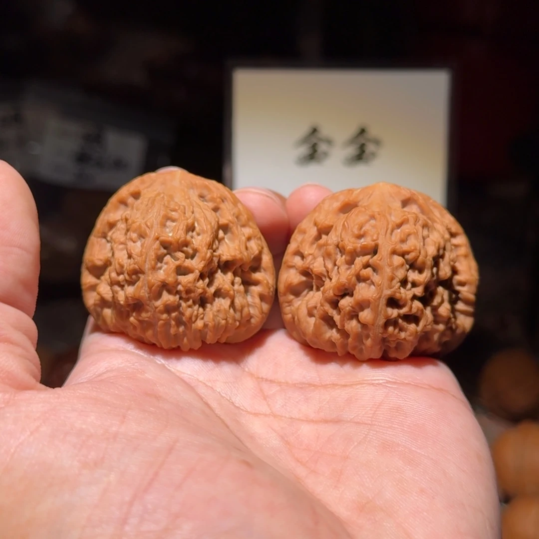 把件核桃715南疆粗楞，尺寸43 41.5 38